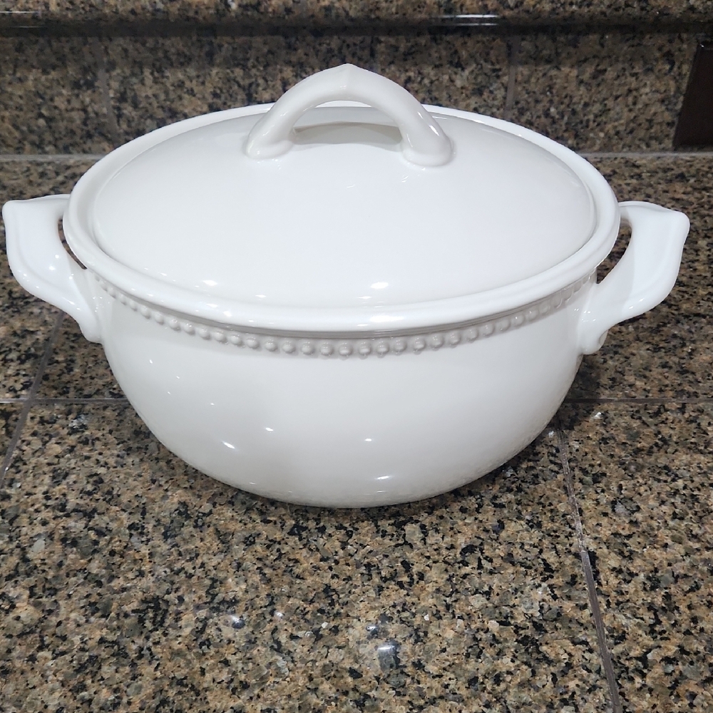 Celebrating Home Classic Stoneware Casserole with Lid